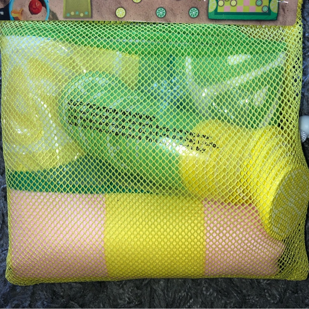Lemon and Lime Checkers Game, New - Picture 3 of 5
